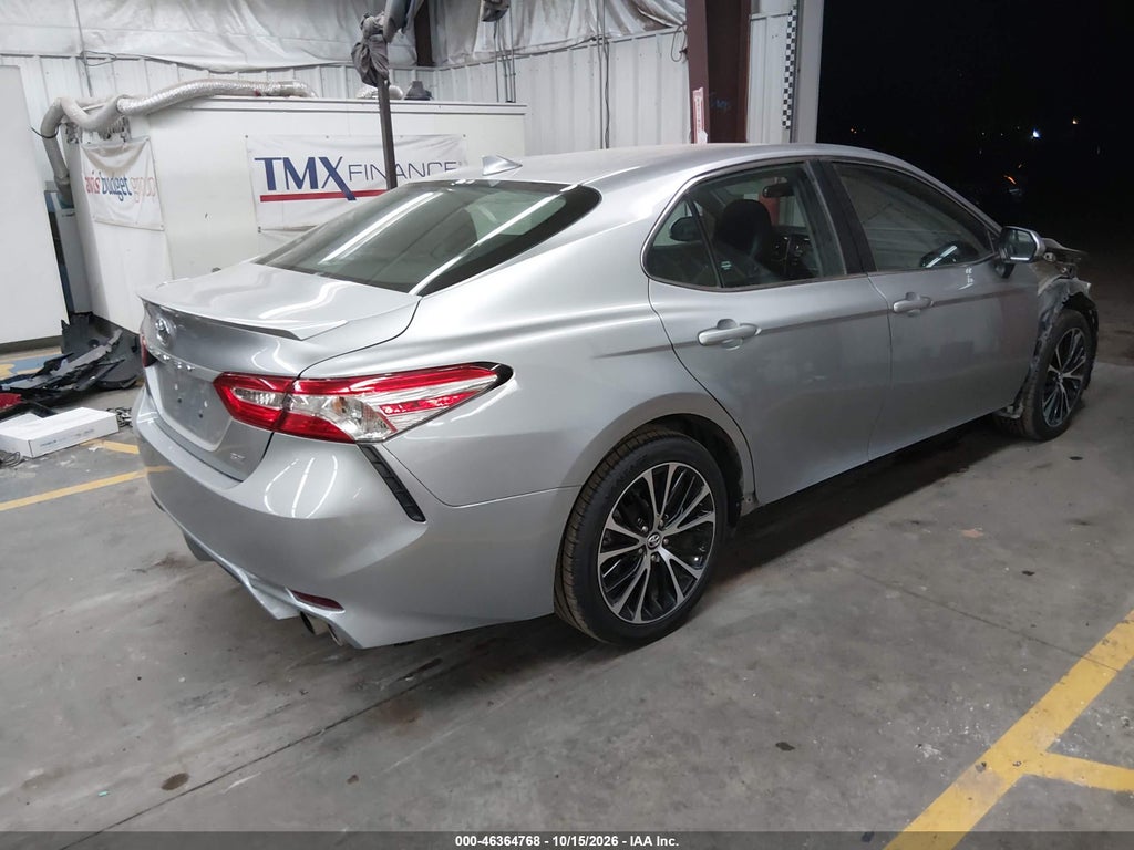 2020 Toyota Camry SE photo 4