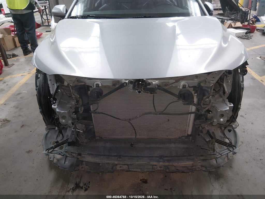 2020 Toyota Camry SE photo 6