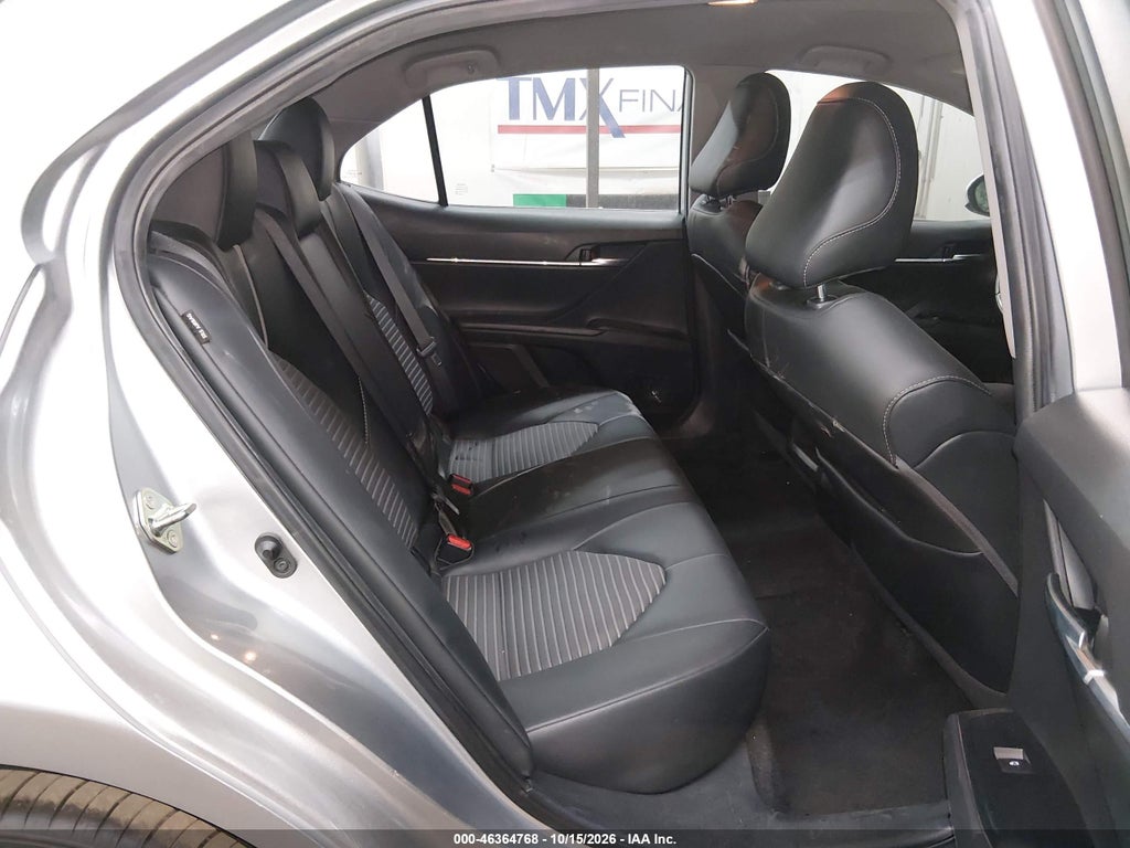 2020 Toyota Camry SE photo 8