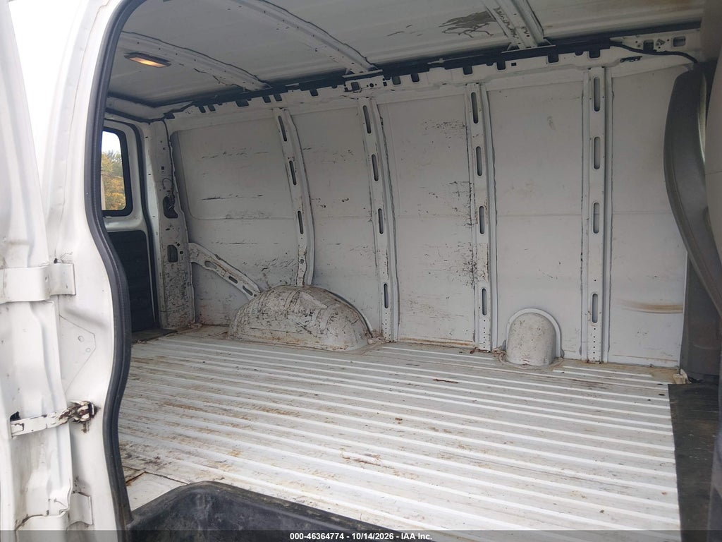 2014 GMC Savana 2500 Work Van photo 8