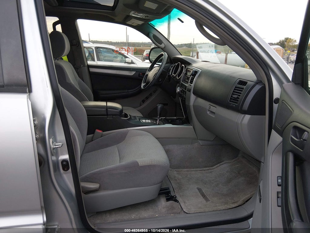 2004 Toyota 4RUNNER SR5 V8 photo 5