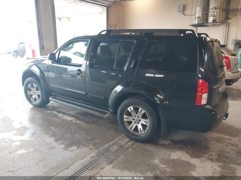 2010 Nissan Pathfinder SE photo 3