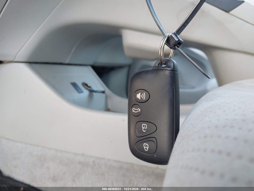 2011 Toyota Prius TWO photo 11