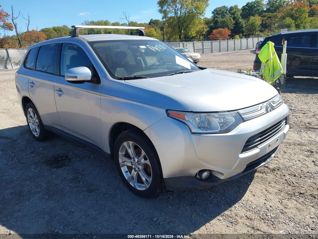 2014 Mitsubishi Outlander SE photo 1