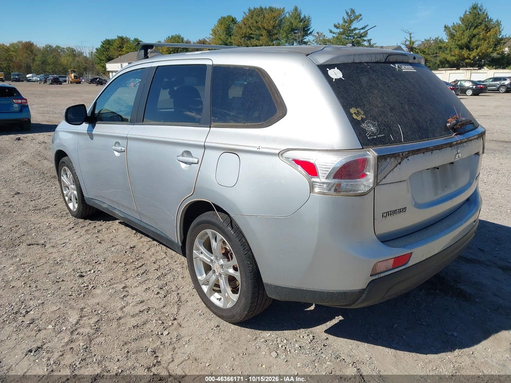 2014 Mitsubishi Outlander SE photo 3