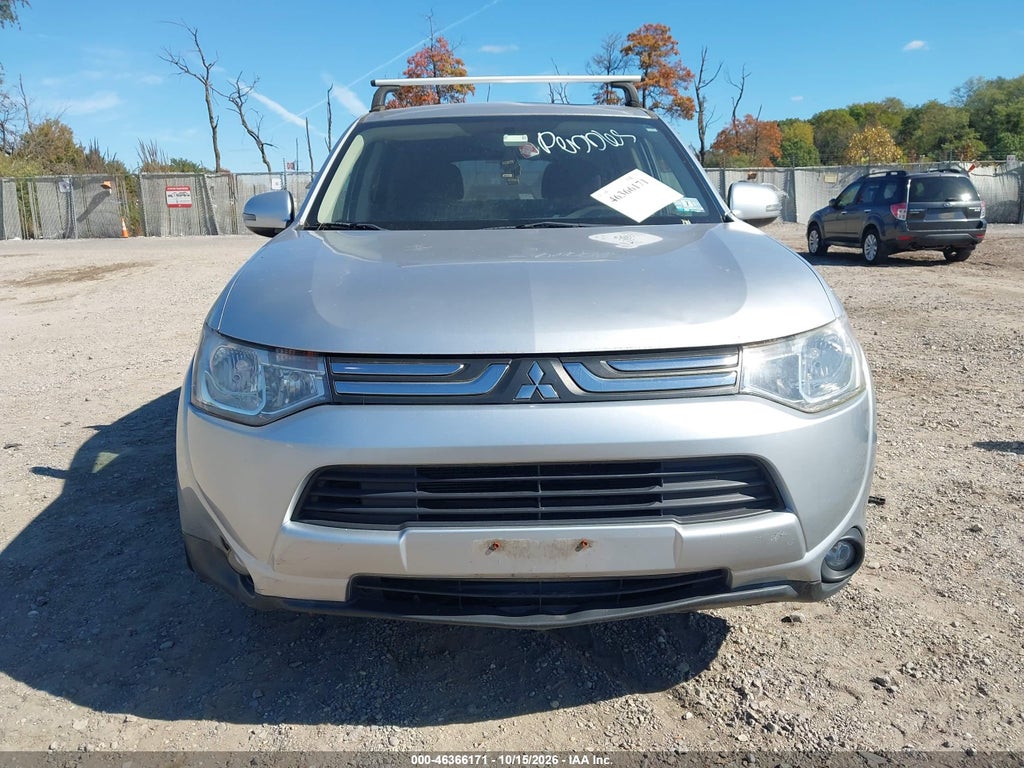 2014 Mitsubishi Outlander SE photo 6
