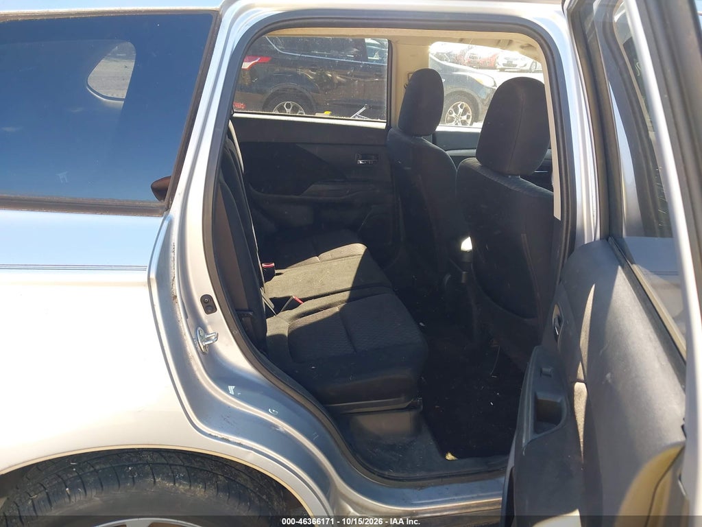 2014 Mitsubishi Outlander SE photo 8