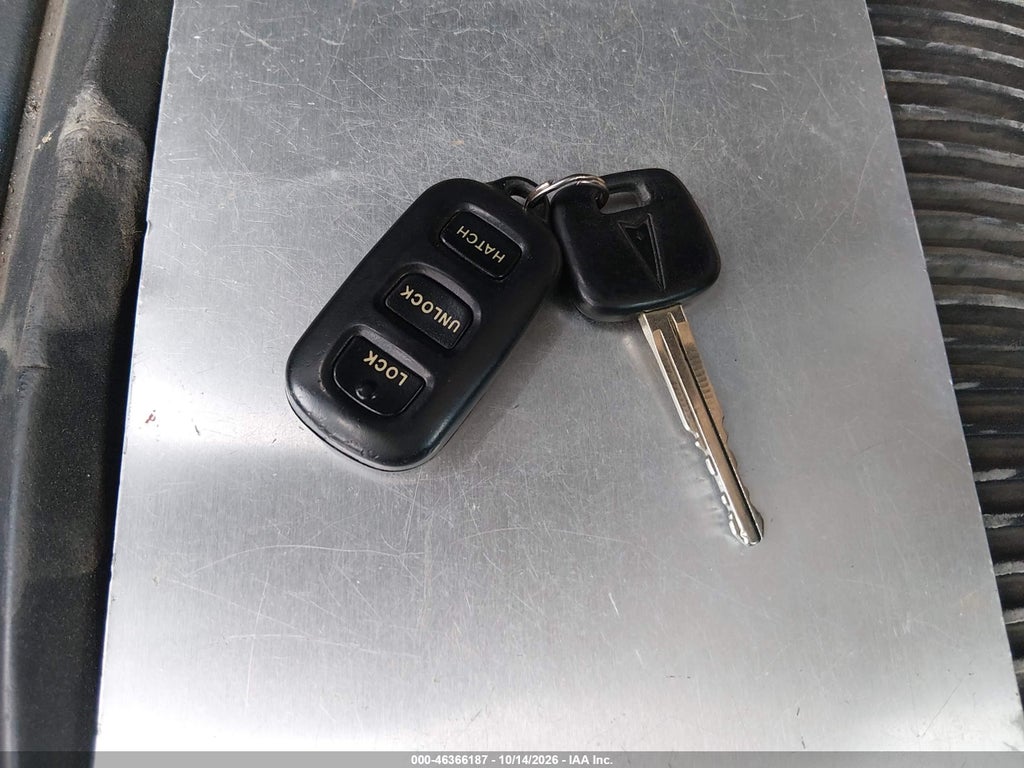 2005 Pontiac Vibe photo 11