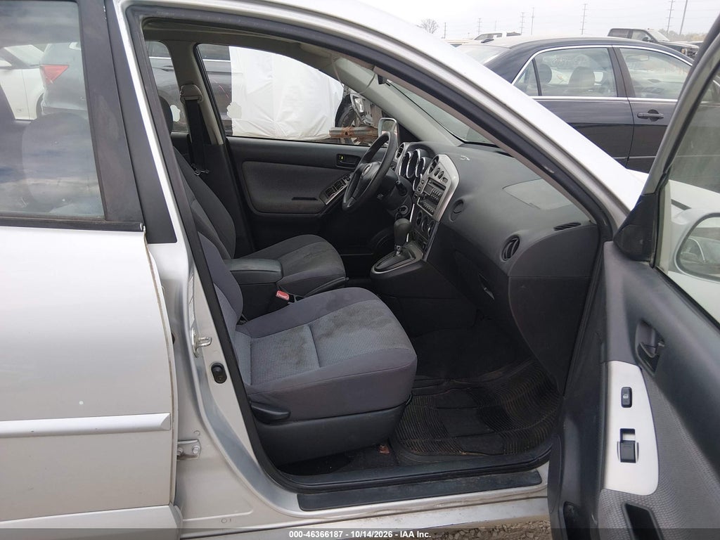 2005 Pontiac Vibe photo 5