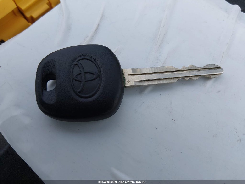 2005 Toyota Corolla CE photo 11