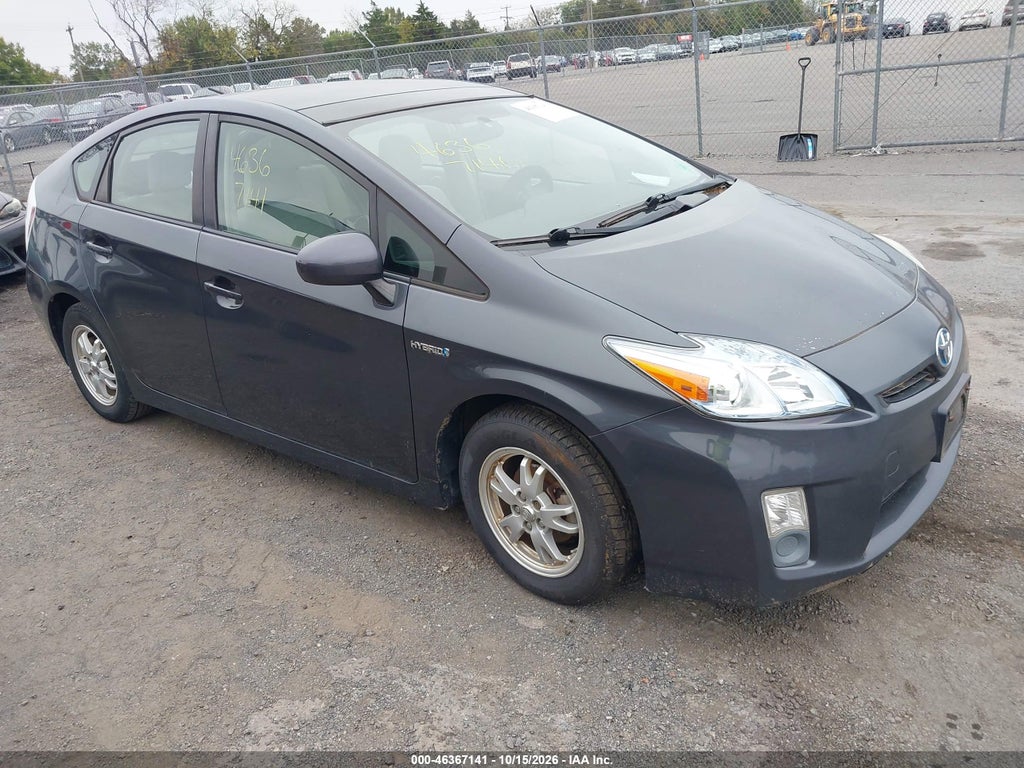 2010 Toyota Prius III photo 1