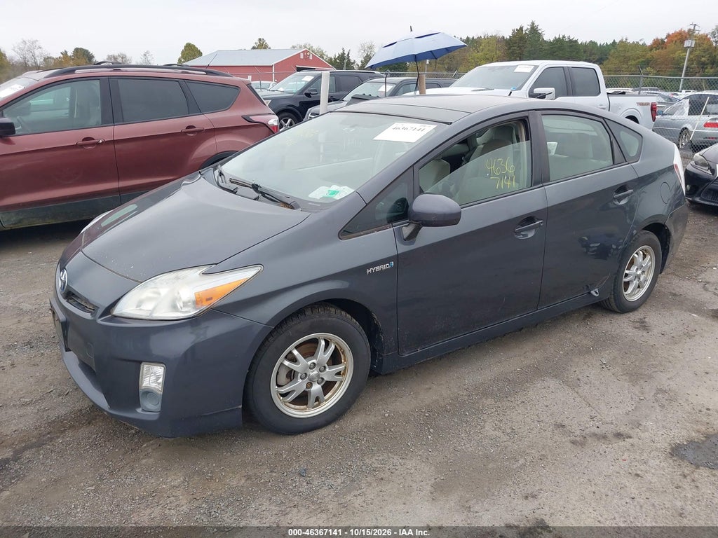 2010 Toyota Prius III photo 2
