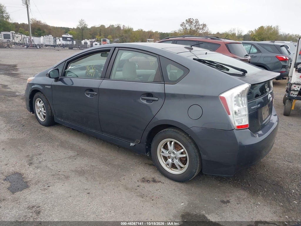 2010 Toyota Prius III photo 3