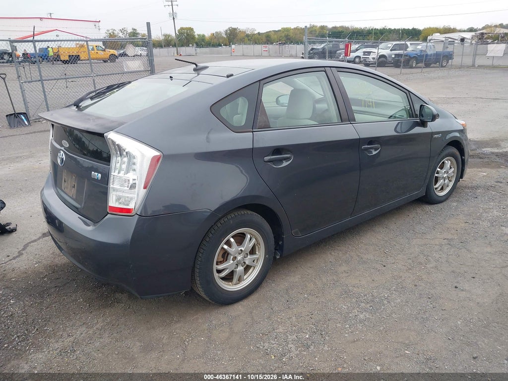2010 Toyota Prius III photo 4