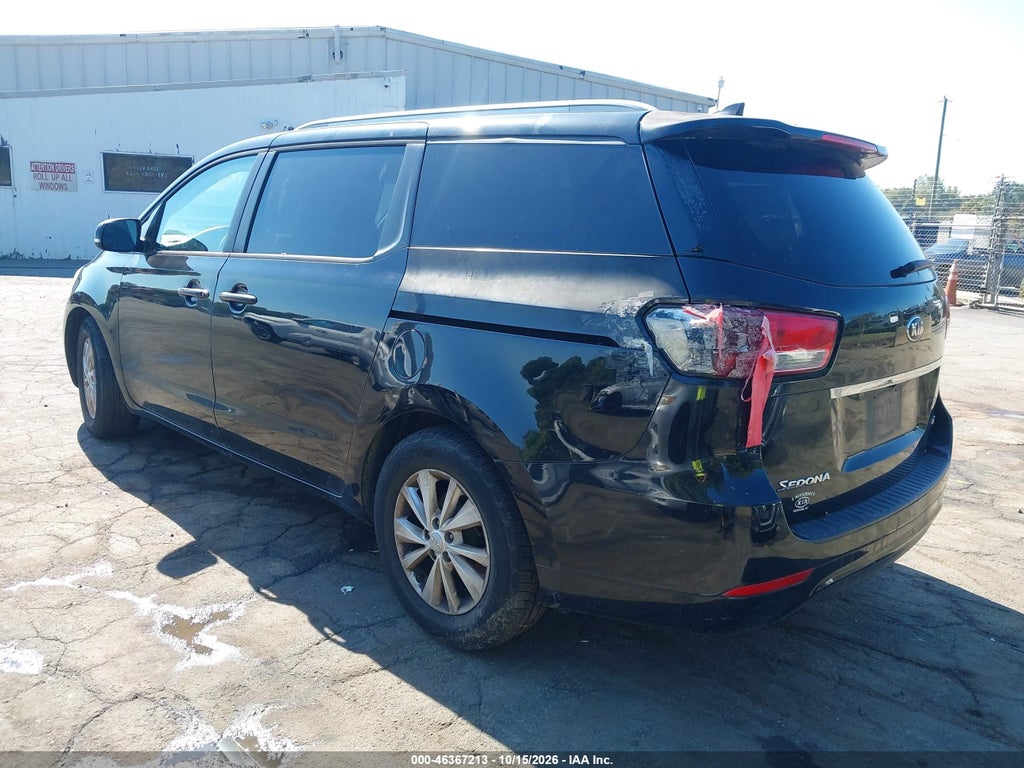 2015 Kia Sedona LX photo 3