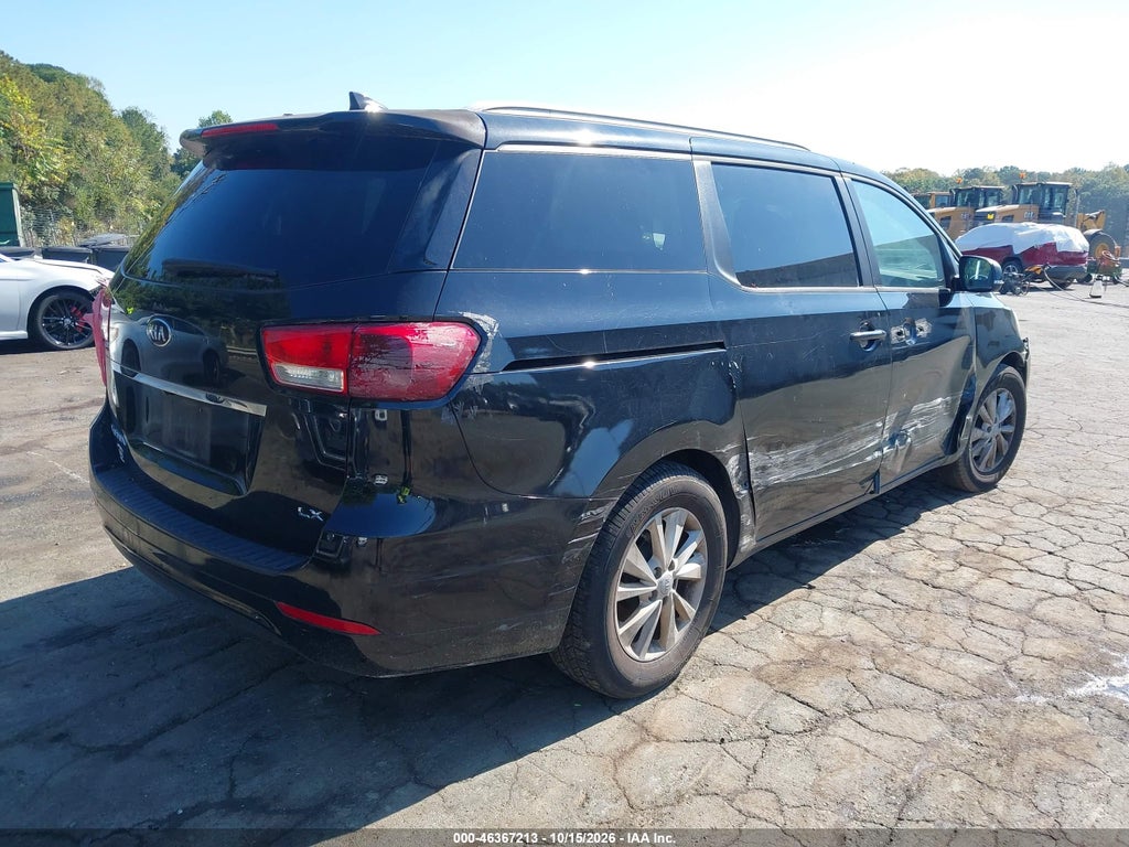 2015 Kia Sedona LX photo 4