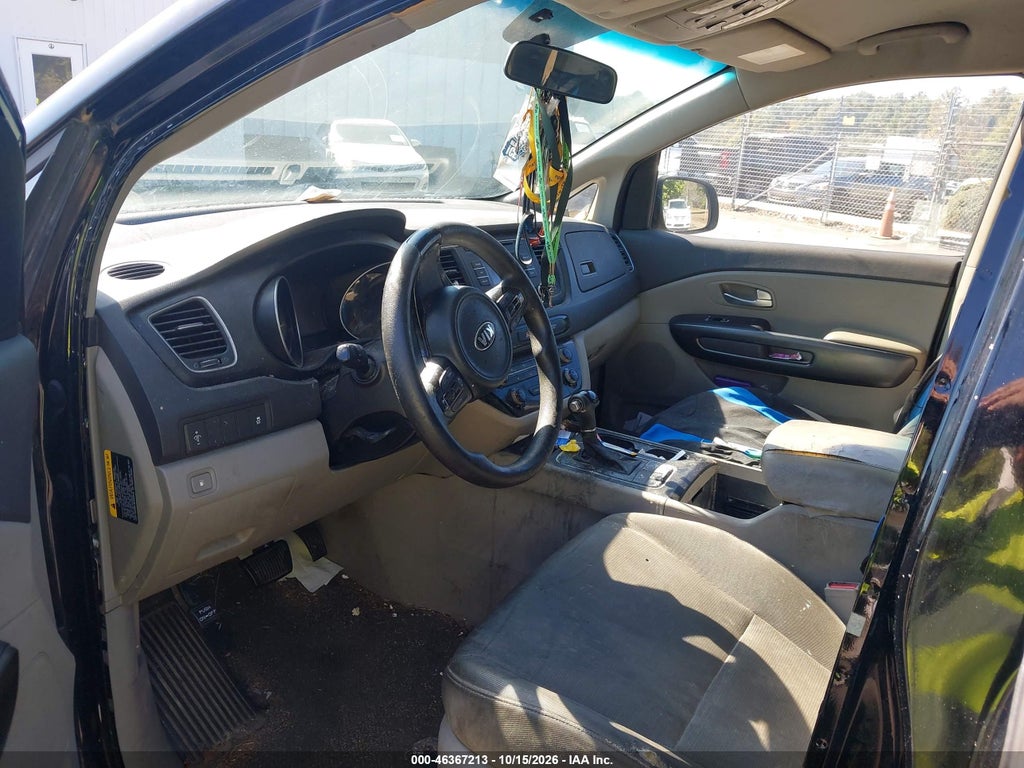 2015 Kia Sedona LX photo 5