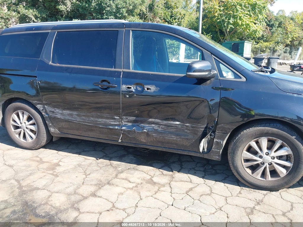 2015 Kia Sedona LX photo 6