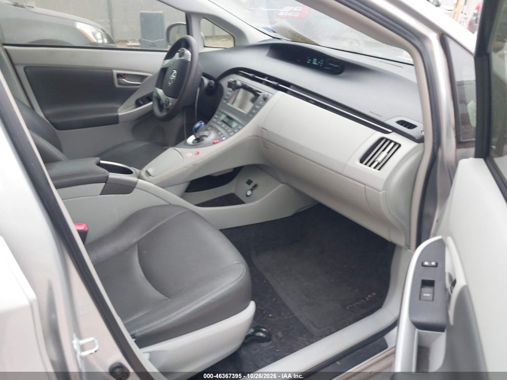 2013 Toyota Prius TWO photo 5