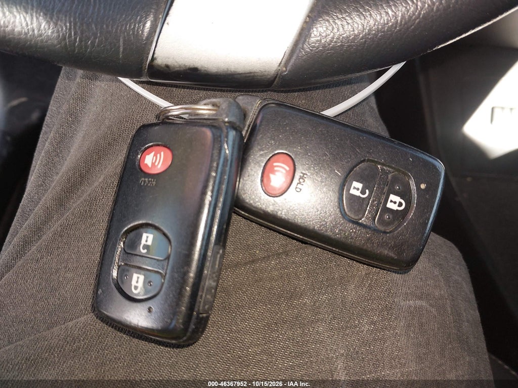 2012 Toyota Prius Four photo 11