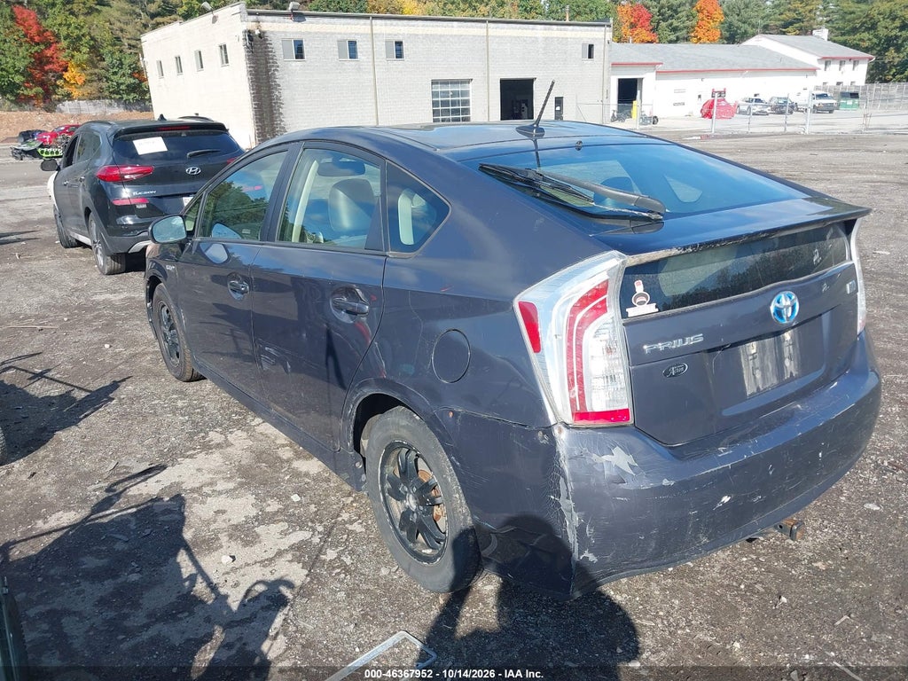2012 Toyota Prius Four photo 3