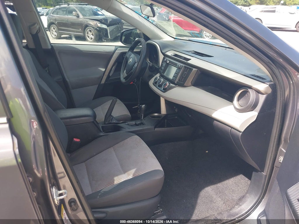 2013 Toyota RAV4 LE photo 5