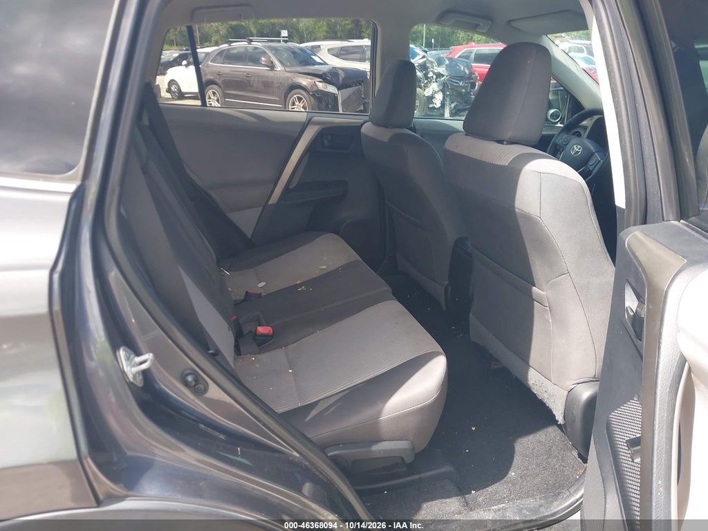 2013 Toyota RAV4 LE photo 8