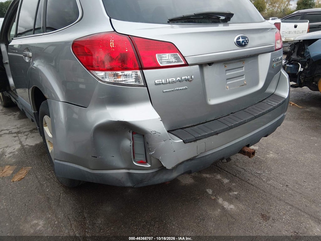 2011 Subaru Outback 2.5I Premium photo 6
