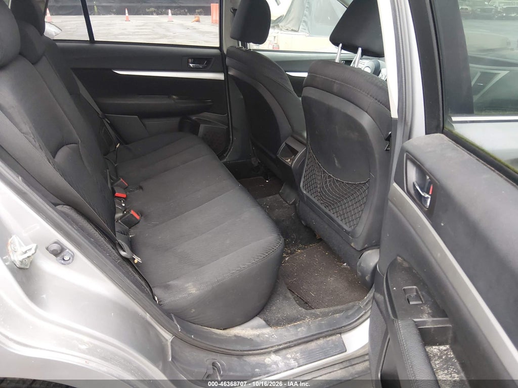 2011 Subaru Outback 2.5I Premium photo 8