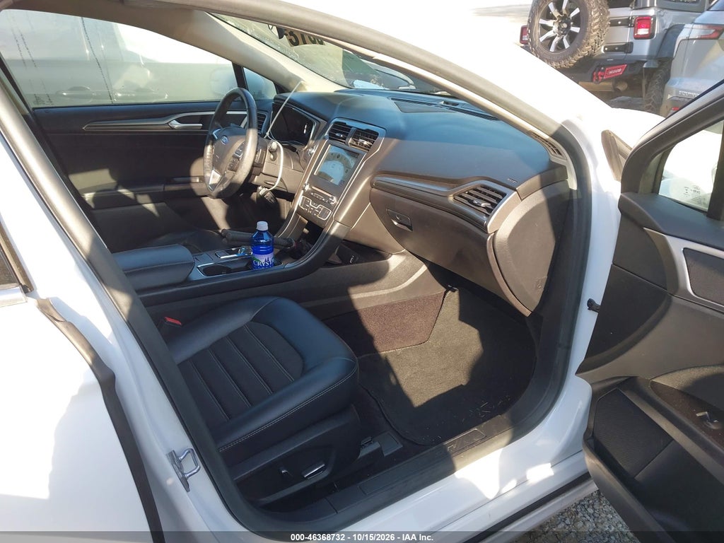 2017 Ford Fusion SE photo 5