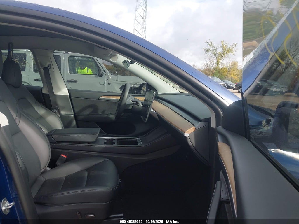 2024 Tesla Model Y Performance Dual Motor ALL-Wheel Drive photo 5