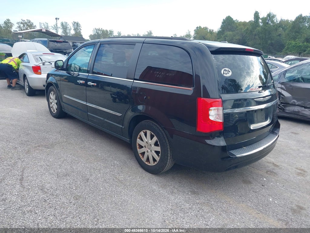 2014 Chrysler Town & Country Touring photo 3