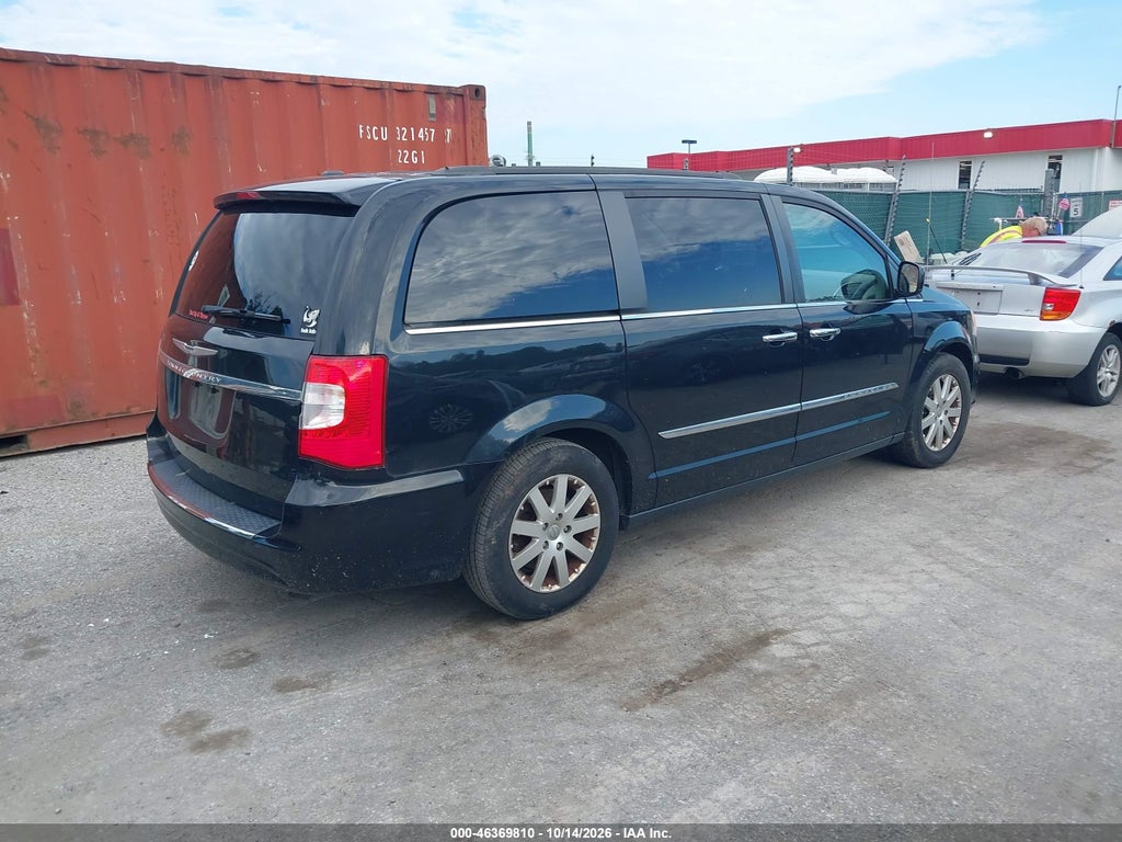 2014 Chrysler Town & Country Touring photo 4