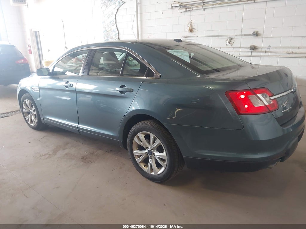 2010 Ford Taurus SEL photo 3