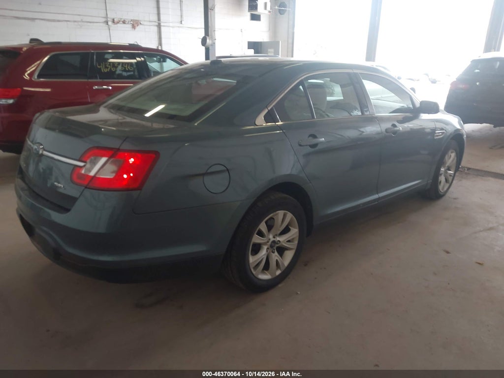 2010 Ford Taurus SEL photo 4