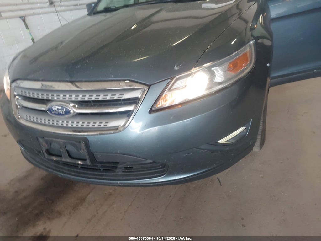 2010 Ford Taurus SEL photo 6