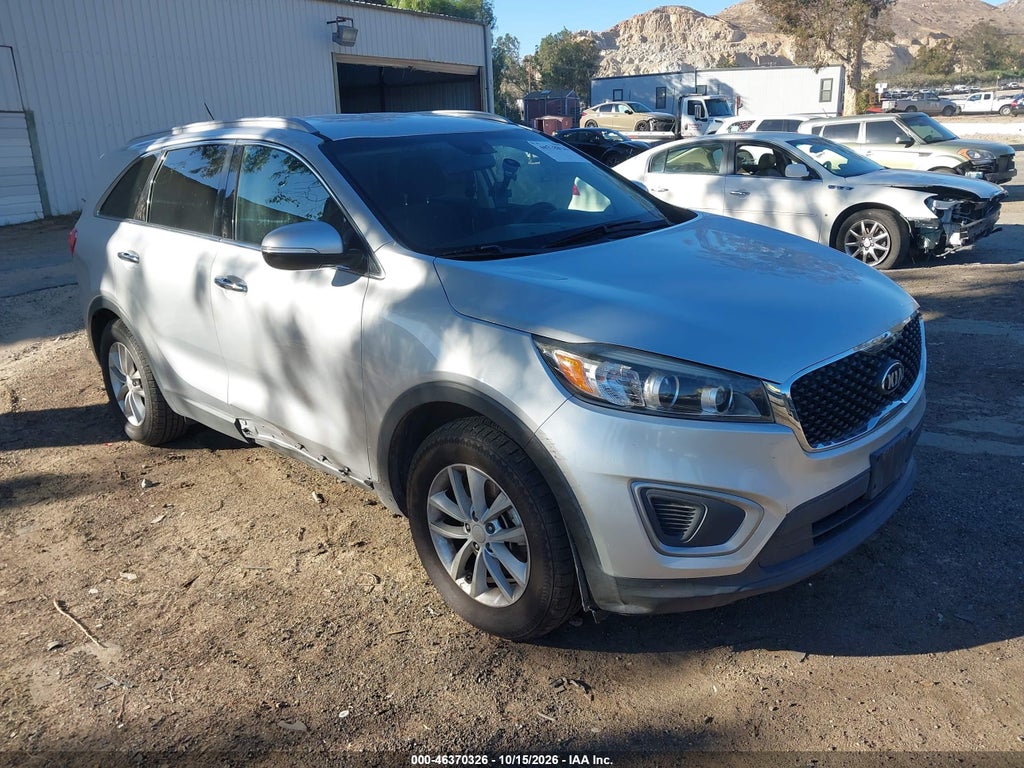 2017 Kia Sorento 3.3L LX photo 1