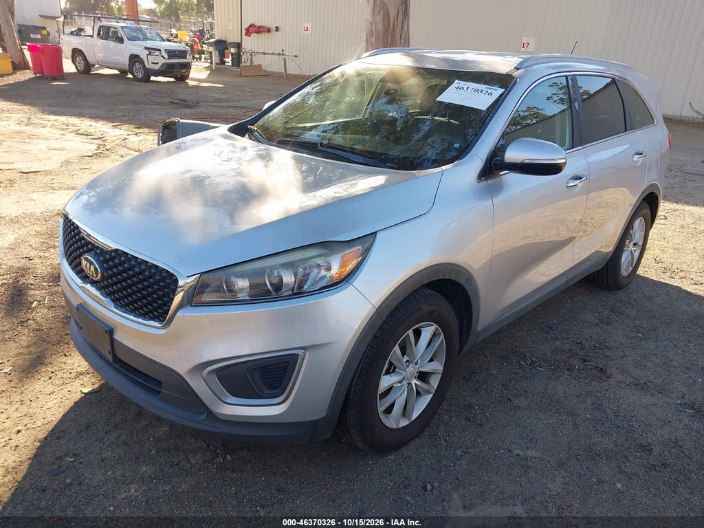 2017 Kia Sorento 3.3L LX photo 2