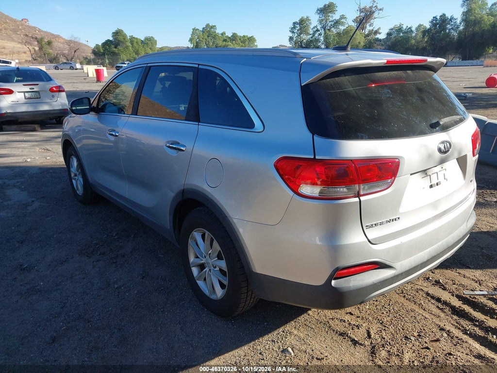 2017 Kia Sorento 3.3L LX photo 3