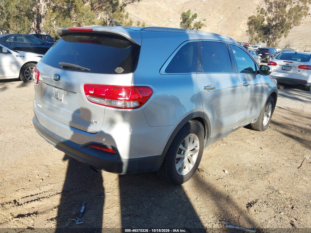 2017 Kia Sorento 3.3L LX photo 4