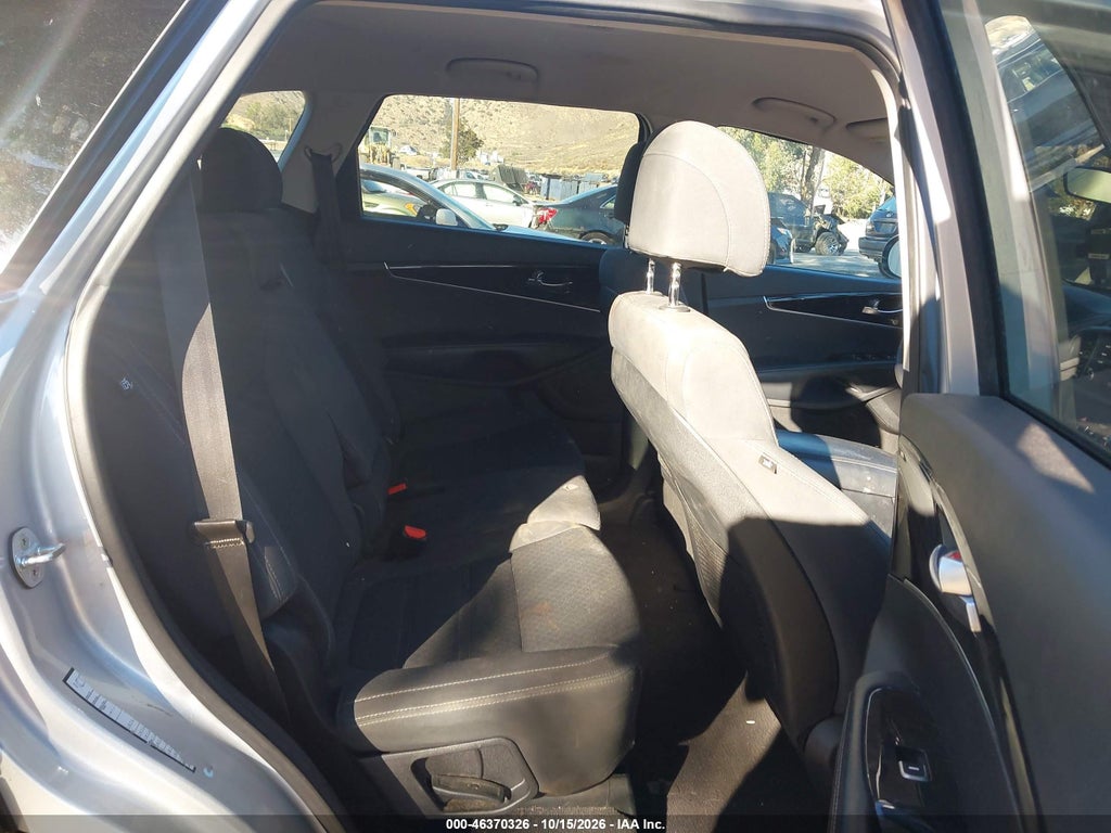 2017 Kia Sorento 3.3L LX photo 8
