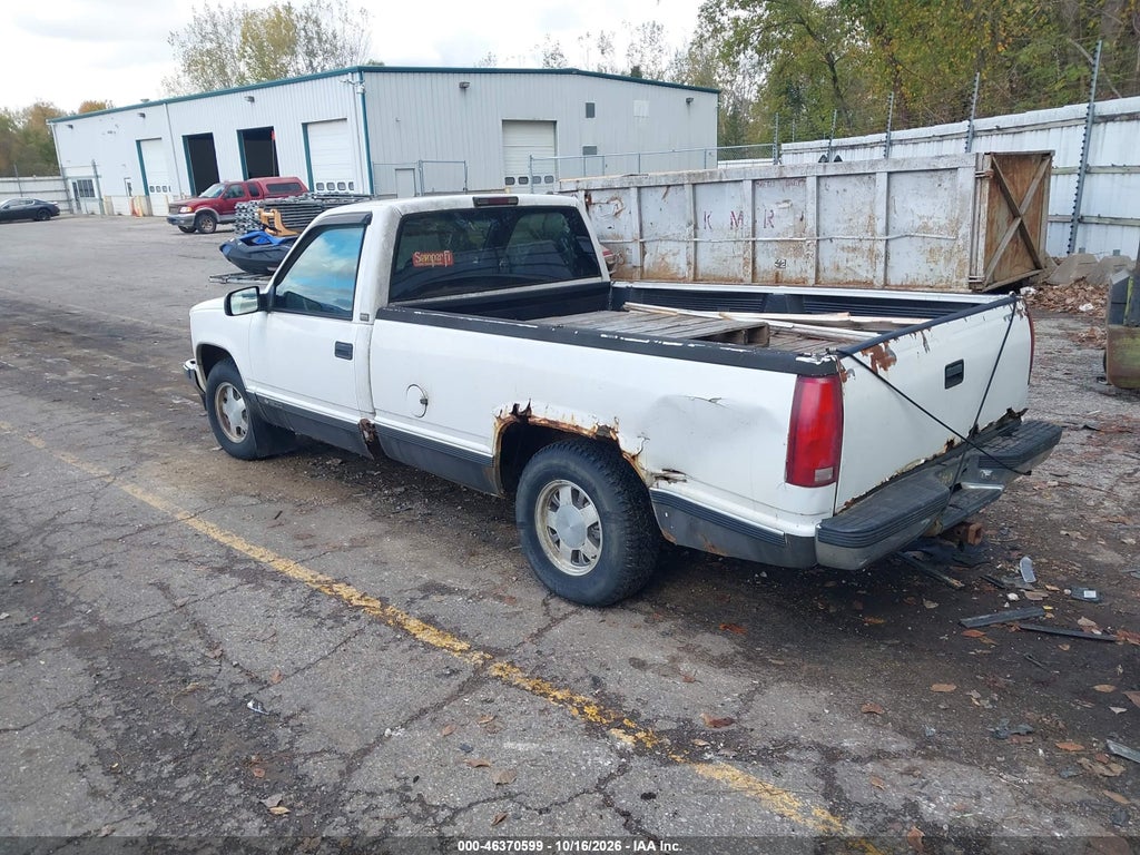 1997 Chevrolet C1500 Fleetside photo 3