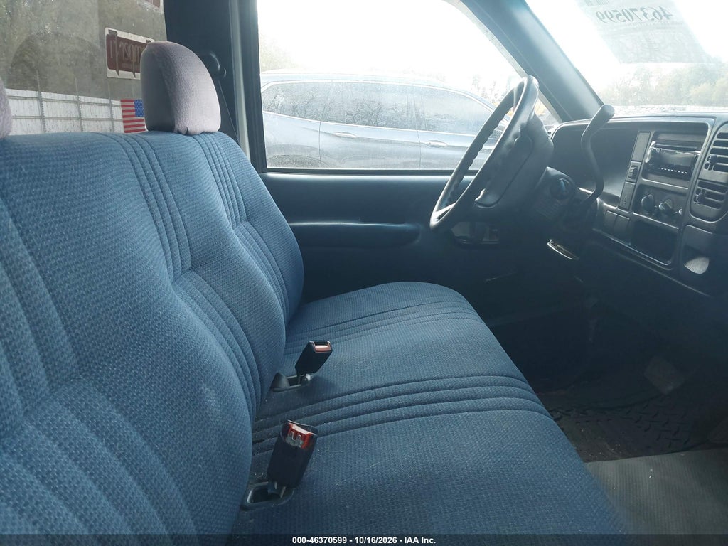 1997 Chevrolet C1500 Fleetside photo 5