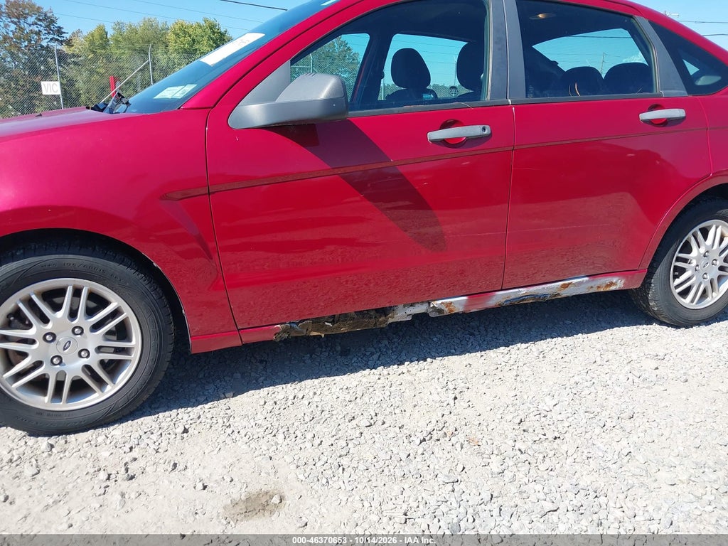 2010 Ford Focus SE photo 6