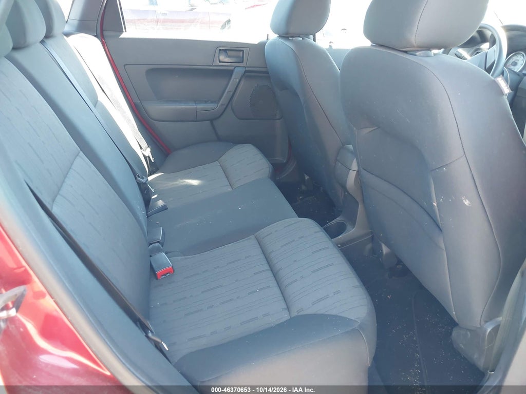 2010 Ford Focus SE photo 8