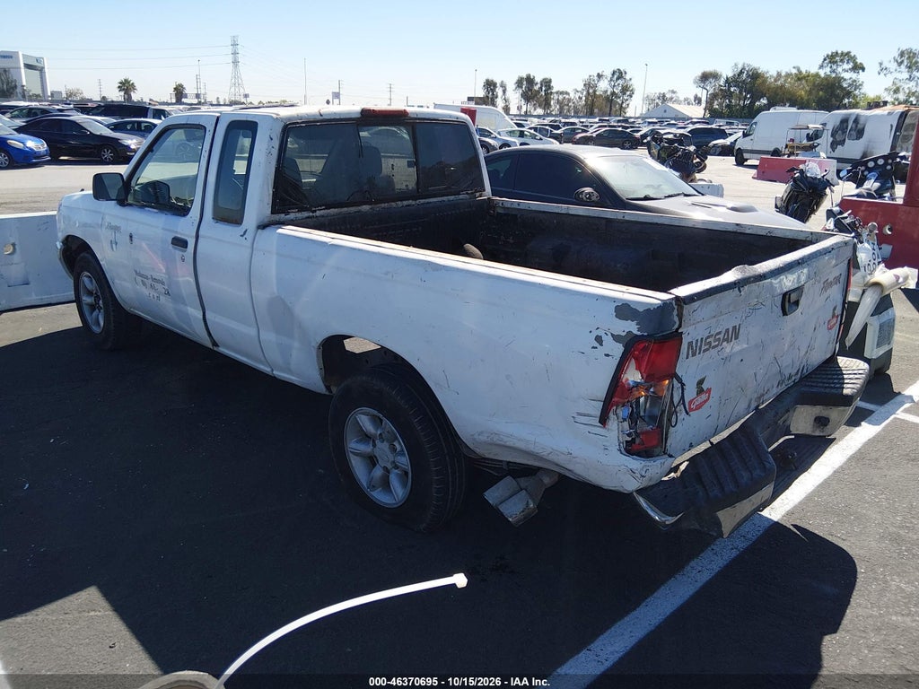2000 Nissan Frontier XE photo 3
