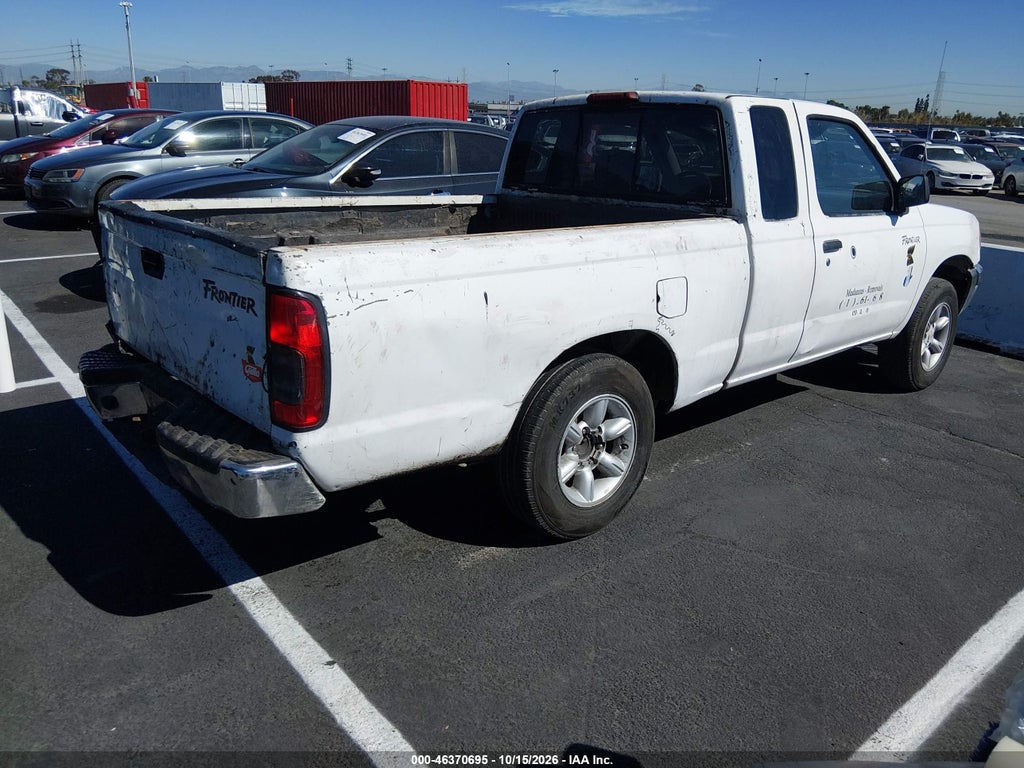2000 Nissan Frontier XE photo 4