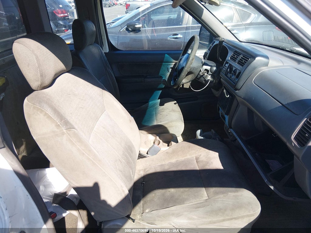 2000 Nissan Frontier XE photo 5