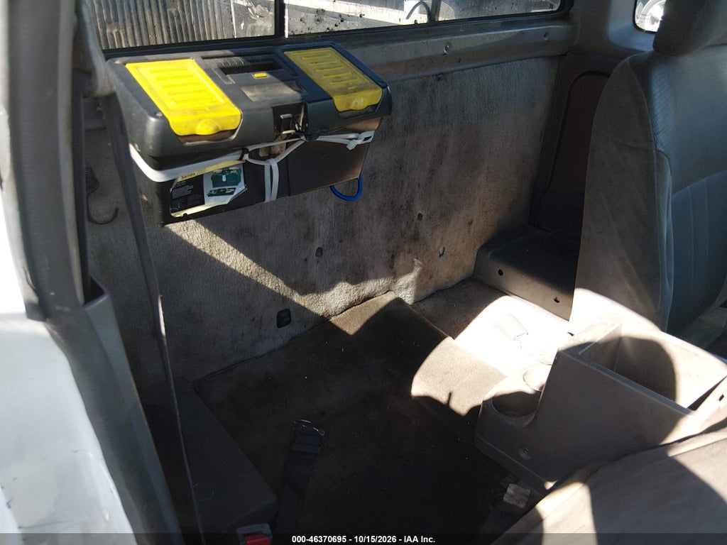 2000 Nissan Frontier XE photo 8