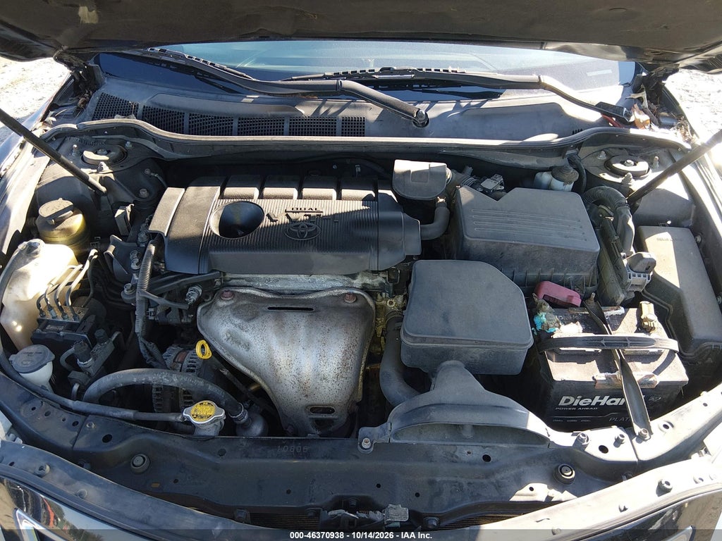 2011 Toyota Camry LE photo 10